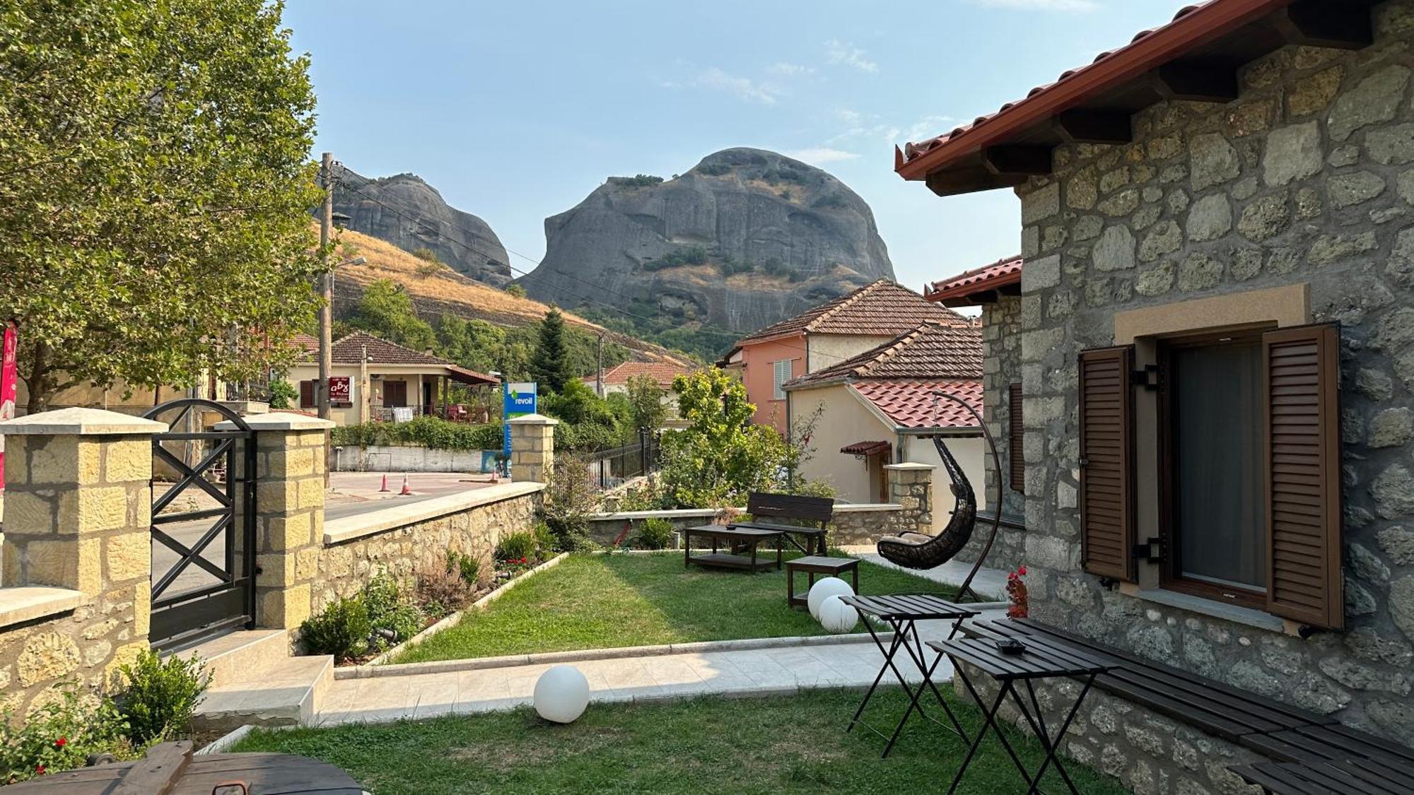 Guesthouse Pyxari กาลัมปากา ภายนอก รูปภาพ