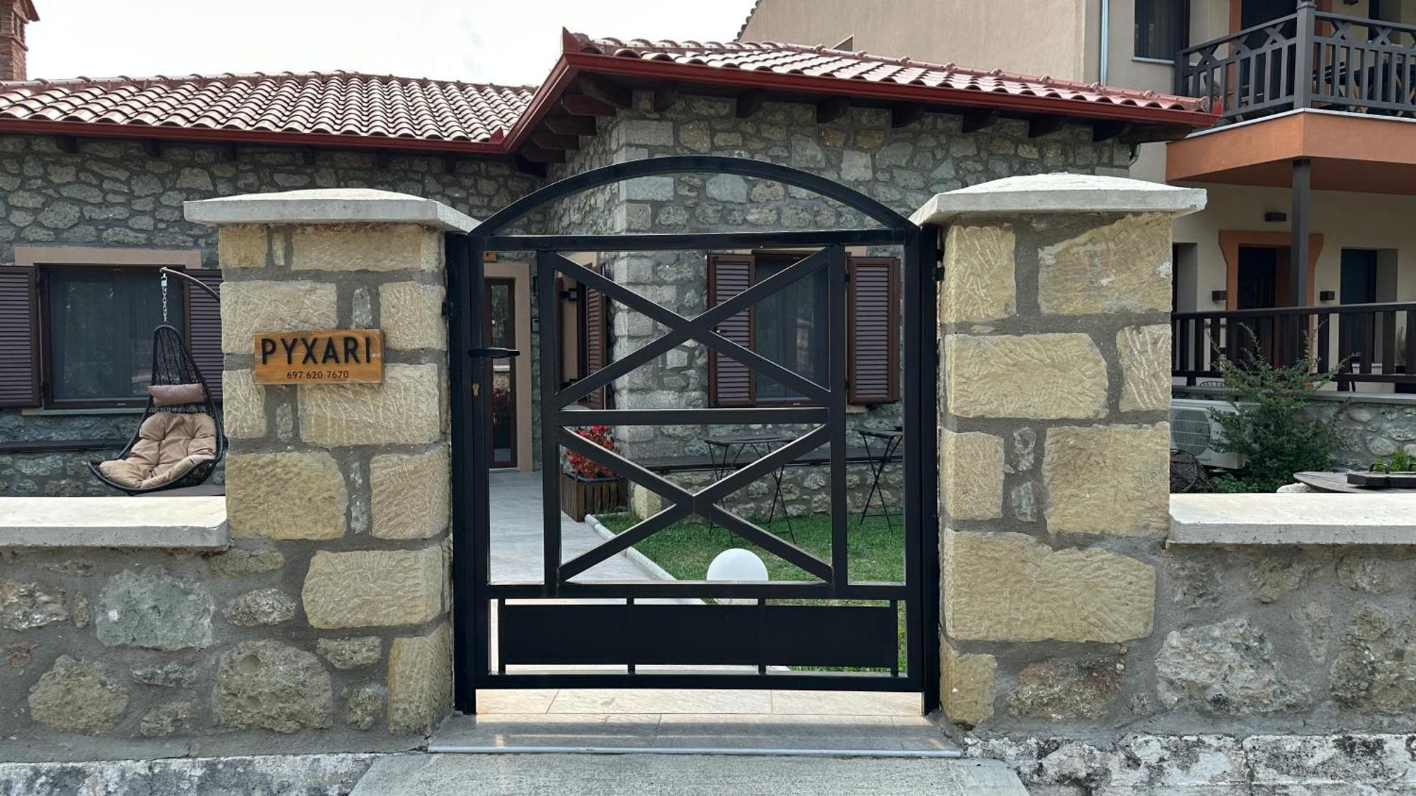 Guesthouse Pyxari กาลัมปากา ภายนอก รูปภาพ