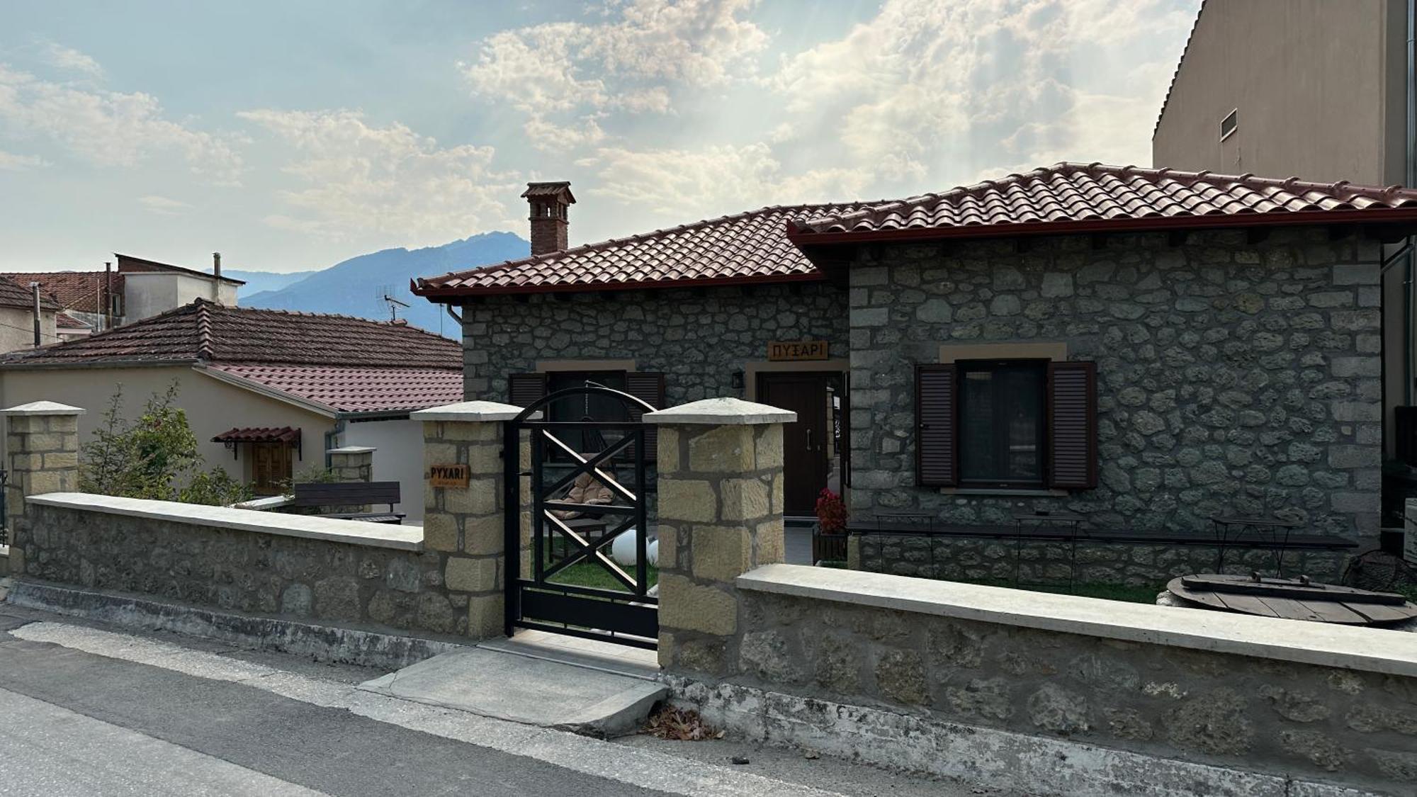 Guesthouse Pyxari กาลัมปากา ภายนอก รูปภาพ